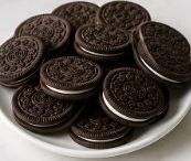 Chocolate sandwich cookies – 18–20