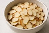 ¼ cup sliced almonds