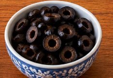 Black olives – ¼ cup