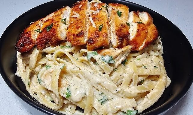 Fettuccine Alfredo Recipe | Creamy, Rich & Classic Italian Pasta