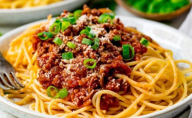 Spaghetti Bolognese | Rich, Hearty Meat Sauce with Classic Italian Pasta
