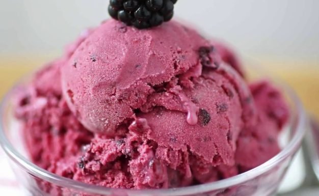 Blackberry Ice Cream | Creamy, Tangy and Rich Berry Dessert