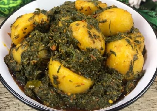 Potato and Spinach Curry | Spicy, Flavorful and Comforting Indian-Style Vegetarian Dish
