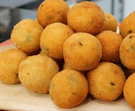 Cabo Verdean Bolinhos de Mandioca | Crispy, Golden and Traditional Cassava Fritters
