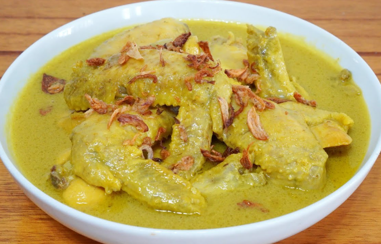 Authentic Indonesian Opor Ayam Recipe |Traditional Coconut Chicken Curry